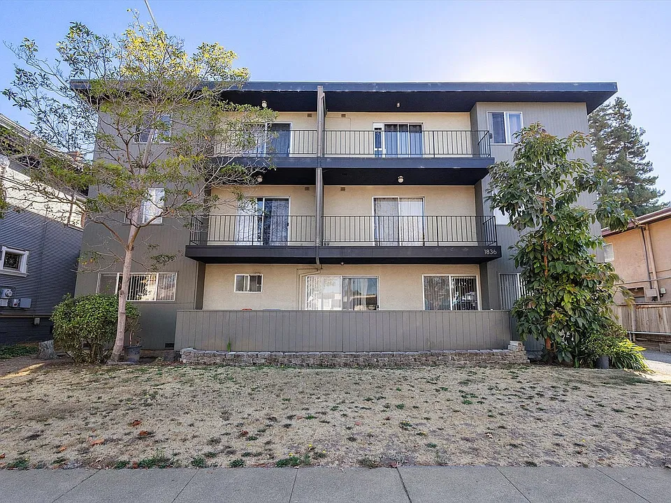 1836 Central Ave #J - 2 bedroom | 1 bath | Upper unit