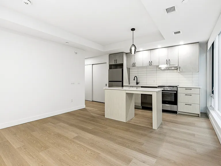 200 Elgin St — Photo 83