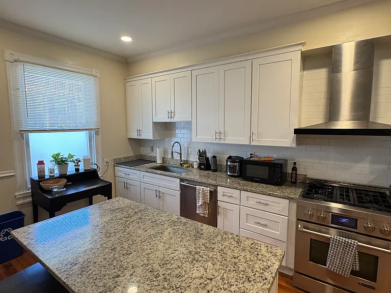 715 S Linwood Ave — Photo 3