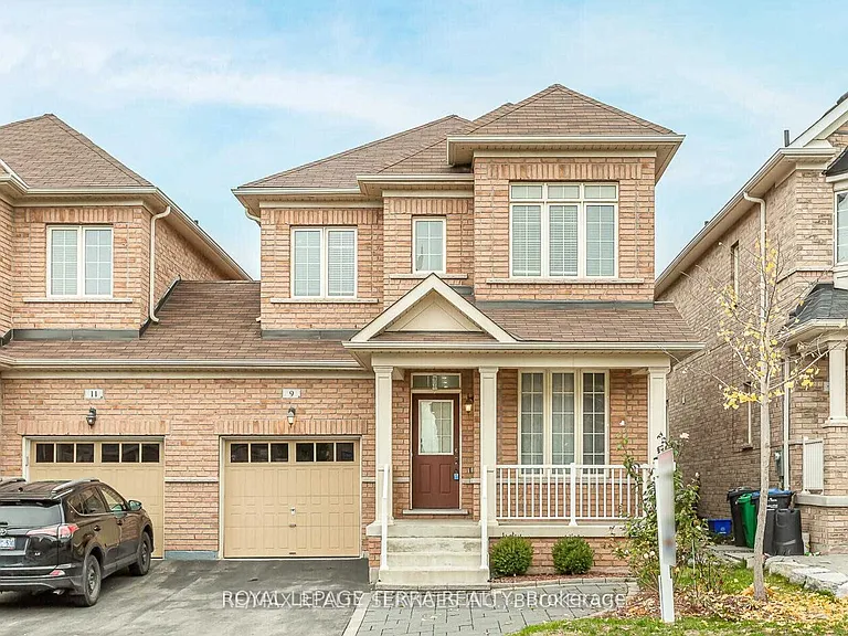 9 Chesterwood Cres — Photo 2