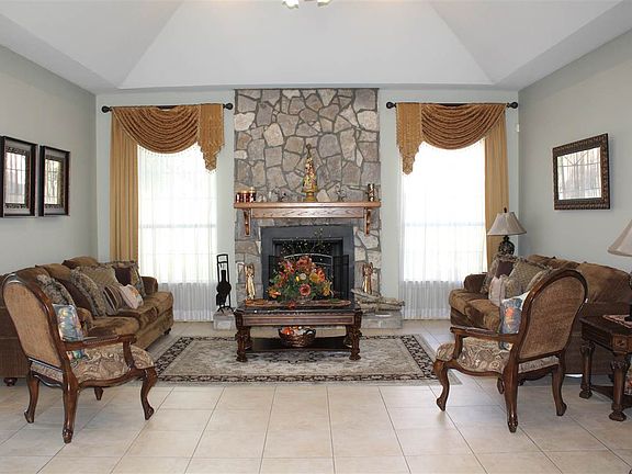 2nd image of 10614 Kirby Dr