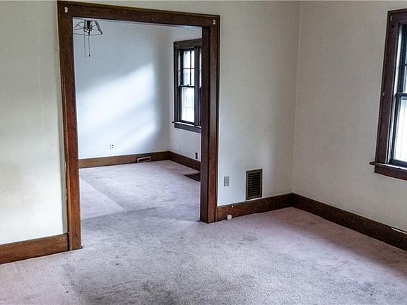 4th image of 171 Farragut St