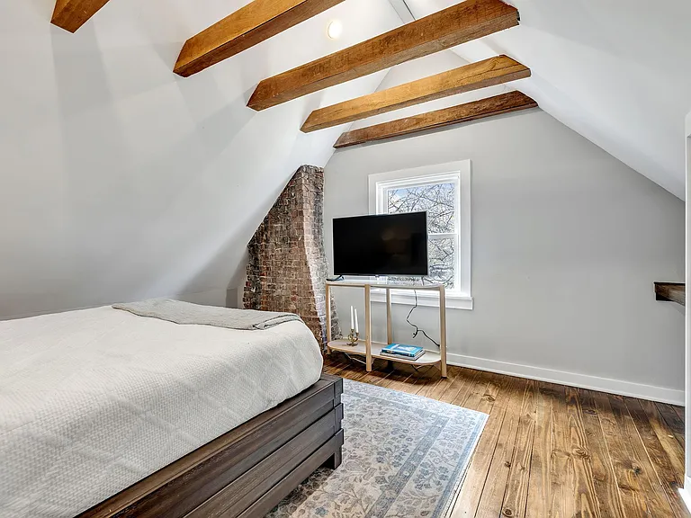 335 Dupont Ave — Photo 41