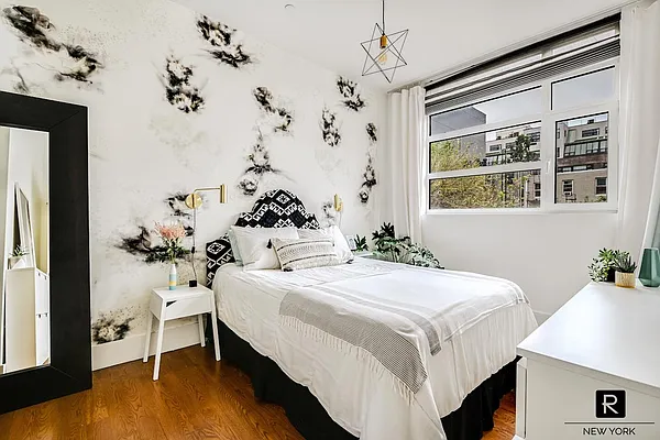 Sold by R New York | media 3