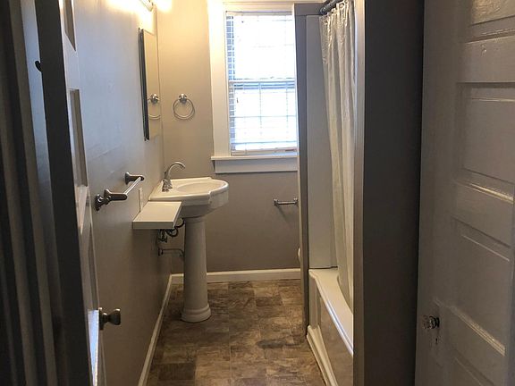 5th image of 2506 Woodlawn Dr