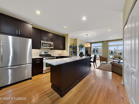 4th image of 1830 N Winchester Ave #203