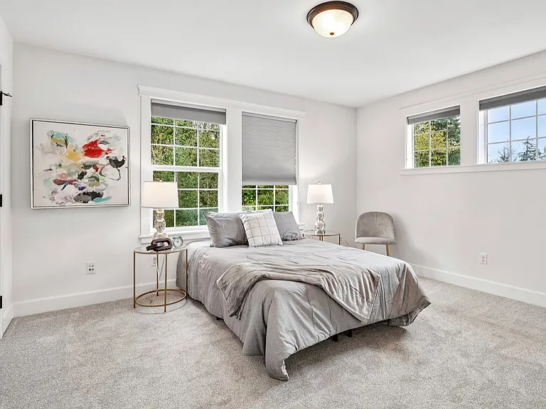 2166 NE Morgan Ln — Photo 2