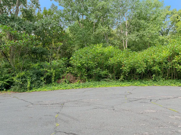 295 Laguna Cir, Kalamazoo, MI 49009