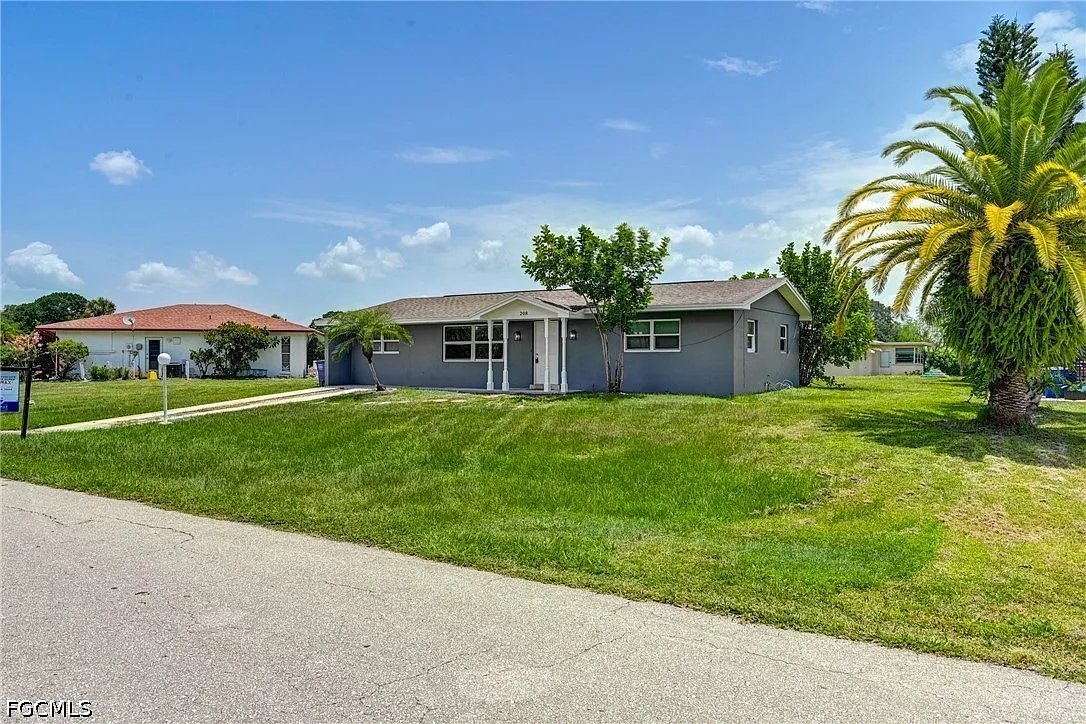 3 bed, 1.5 bath, 1217 sqft, $1,875 — Photo 2