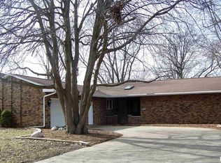 3113 Stonehill Dr, Springfield, IL 62704