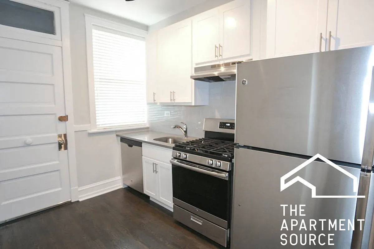 Building Photo - 1613 W Berteau Ave #3
