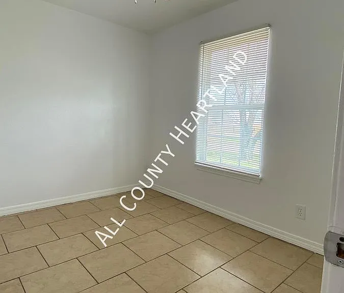 944 SE 14th St #1 — Photo 7