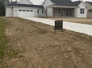 1369 Merry Rd, Waterford, MI 48328