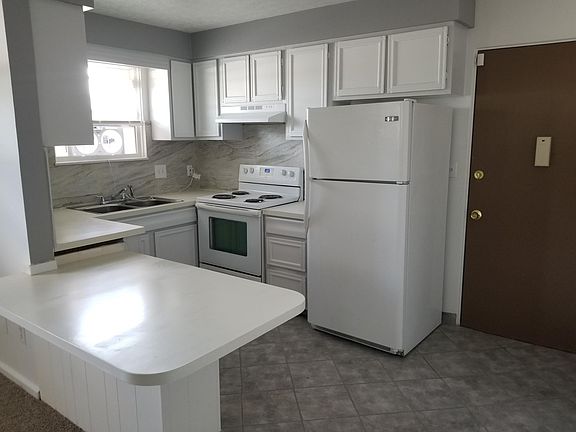 2nd image of 352 Meadowbrook Ave Unit 3