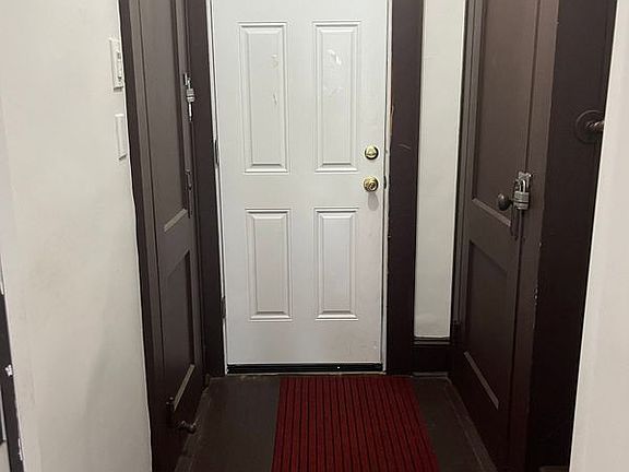 2nd image of 415 Willow St