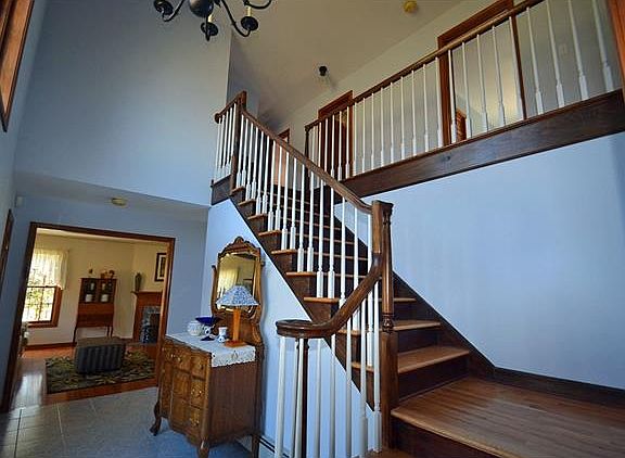 2nd image of 6 Algonquin Ln