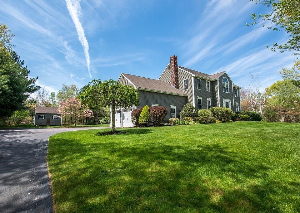1st image of 7 Beaumonts Pond Dr