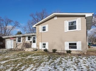 211 Yuma Ln, Carol Stream, IL 60188