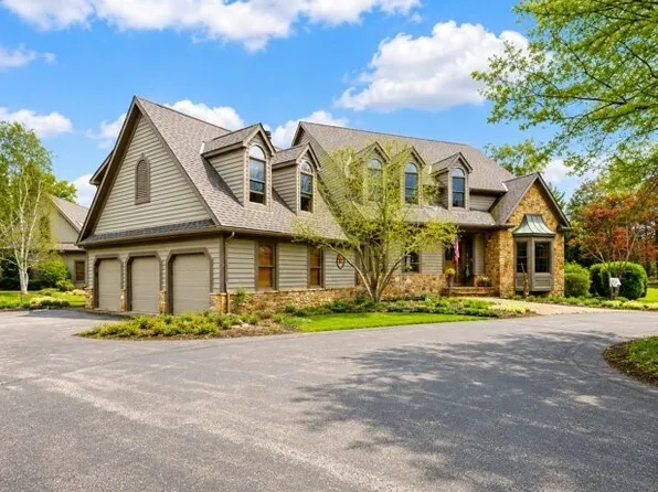 11205 Hampton Ridge Dr, Chardon, OH 44024