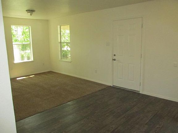 4th image of 4236 Deering Dr