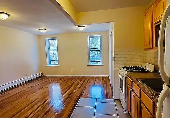 3rd image of 920 De Kalb Ave #2