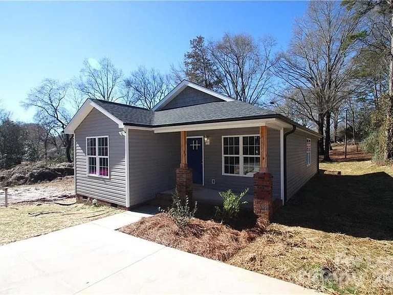 619 Flynwood Pl SW — Photo 1