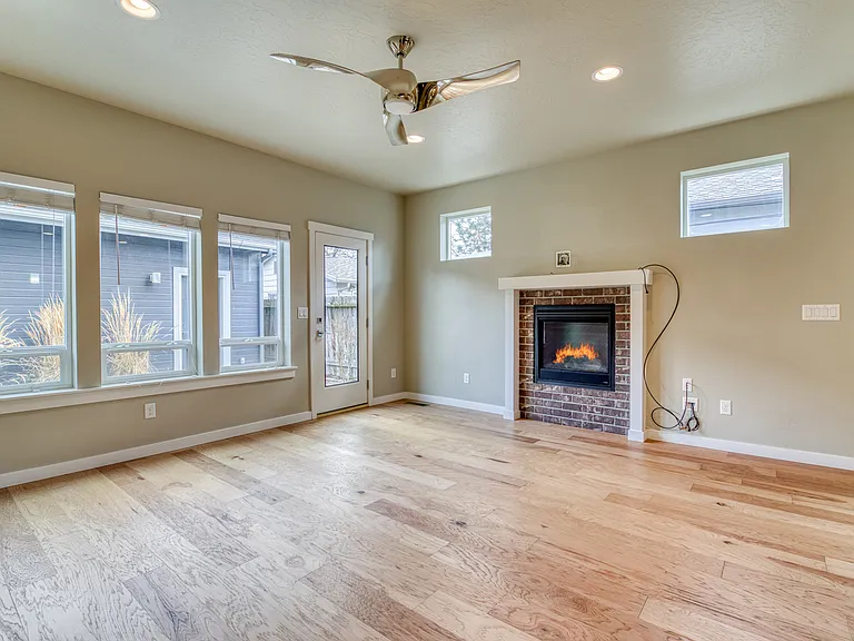 1818 S Grant Ave — Photo 18