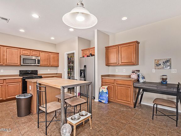 3rd image of 42566 W SOMERSET Drive