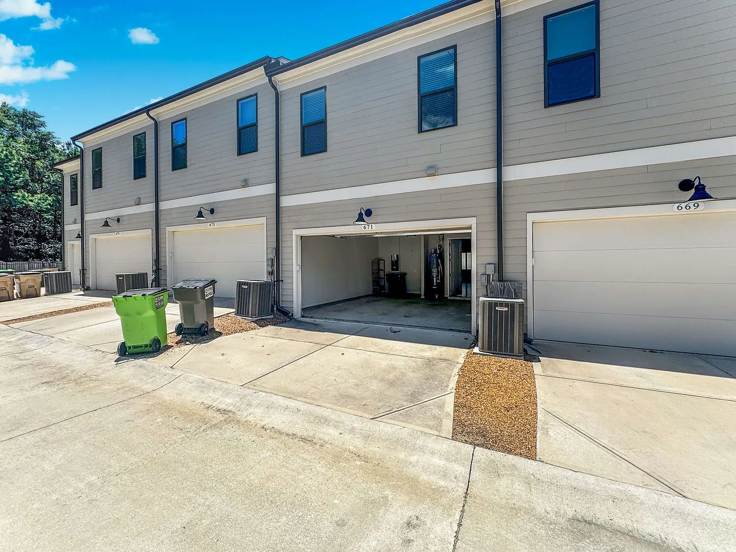 Woodstock 3BR Luxury 3BR Townhome! — Photo 2