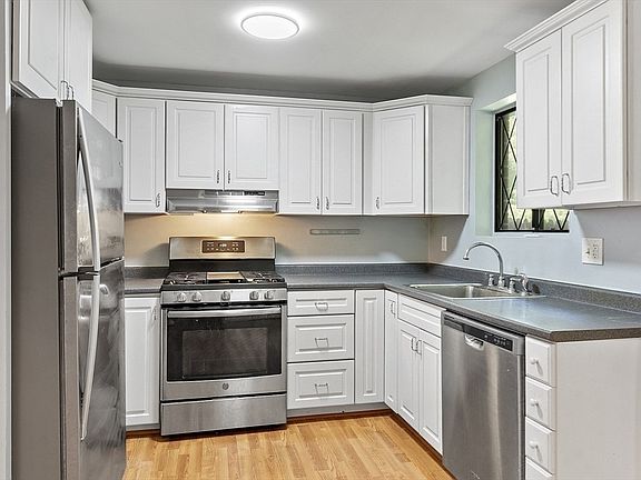 5th image of 406 Farrwood Dr