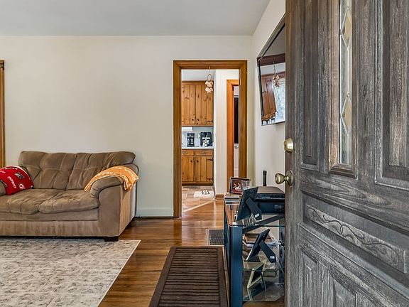 2nd image of 611 Templewood Dr