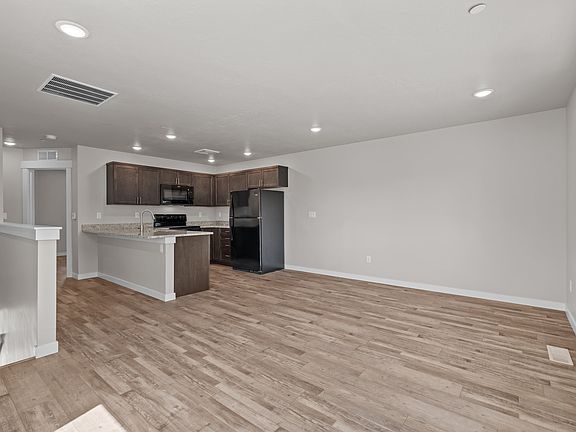 4th image of 431 2nd Ave N