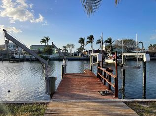 17718 Long Point Dr, Redington Shores, FL 33708