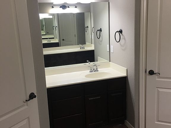 5th image of 525 Westfield St