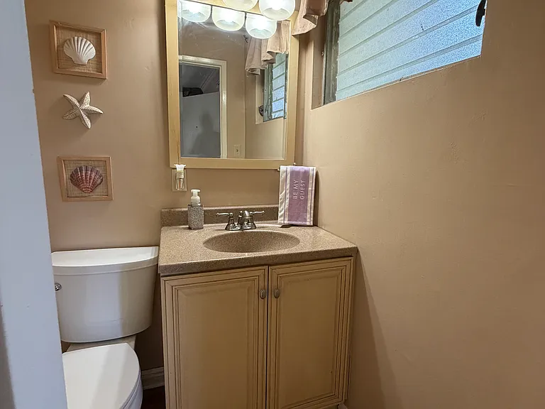 Powder room on the 1st level