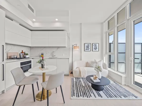 8415 Granville St #1004, Vancouver, BC V6P 4Z9