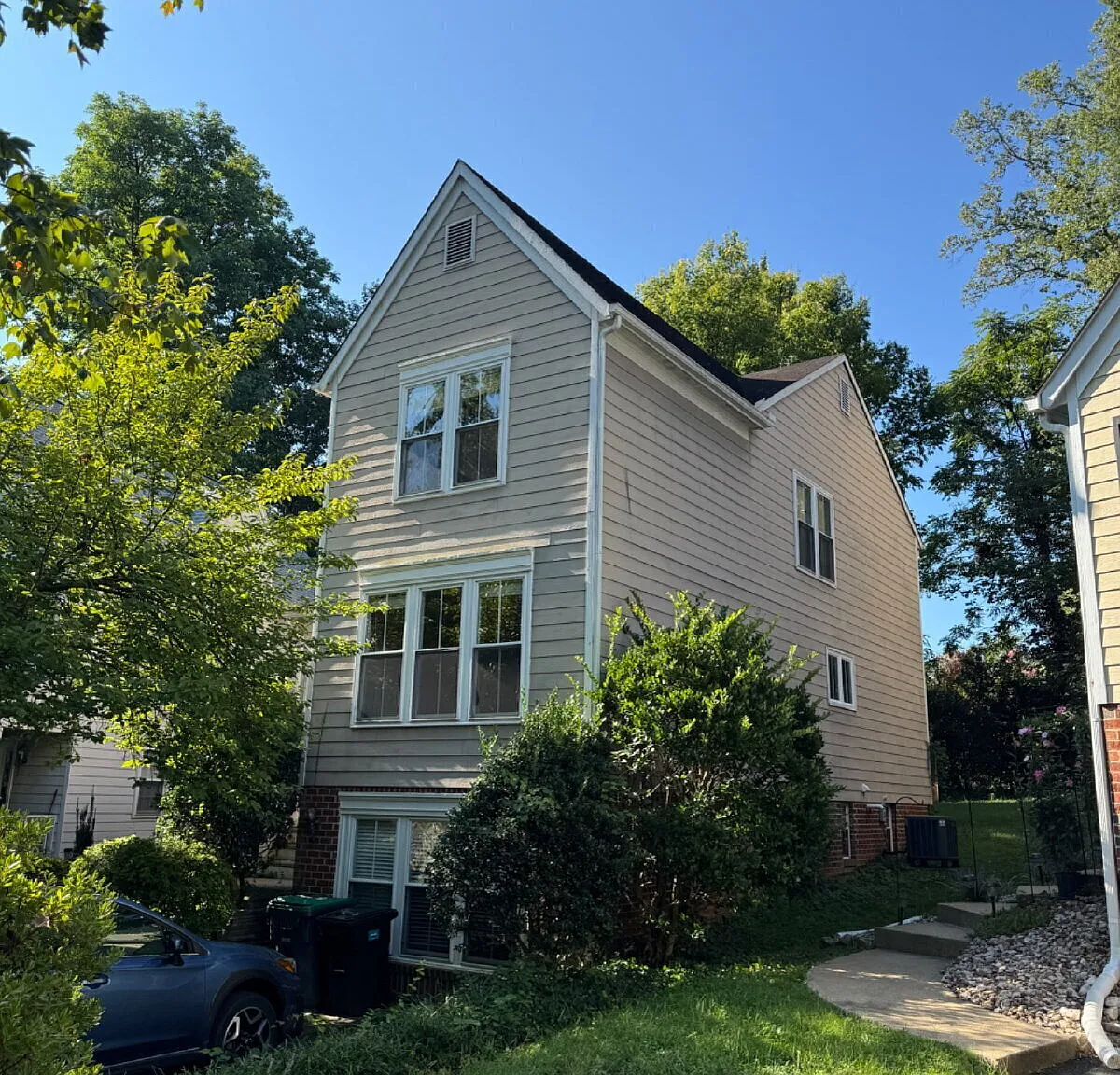 3 Bed / 1.5 Bath Duplex (Available Now) — Photo 1