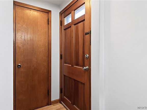 4th image of 651 Moore Ave