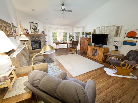 3rd image of 4130 W Thorncrest DRIVE