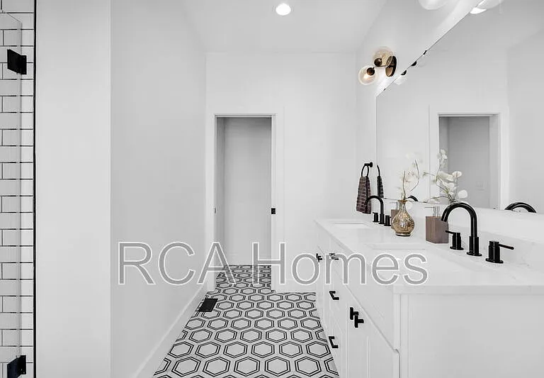 1225 Hoyt Ave — Photo 26