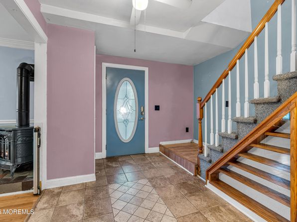 10 Harrison Avenue, Englishtown, NJ 07726