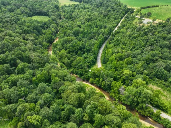 2 Epps Rd, Southside, TN 37171