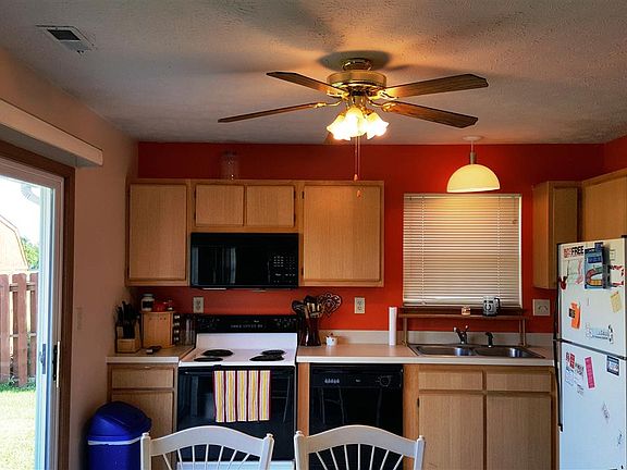 5th image of 1015 Hornbeam Cir E