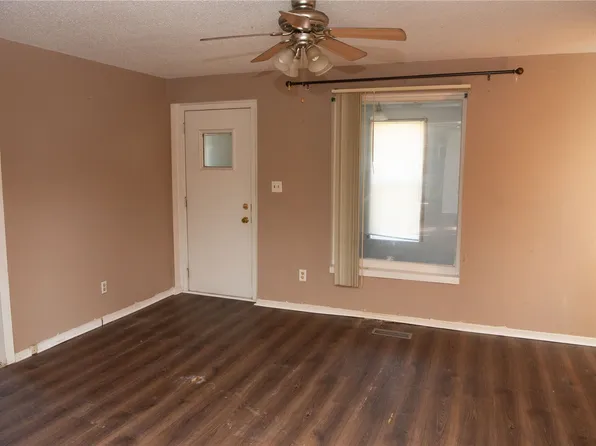 332 Newell St, Waterloo, IA 50703