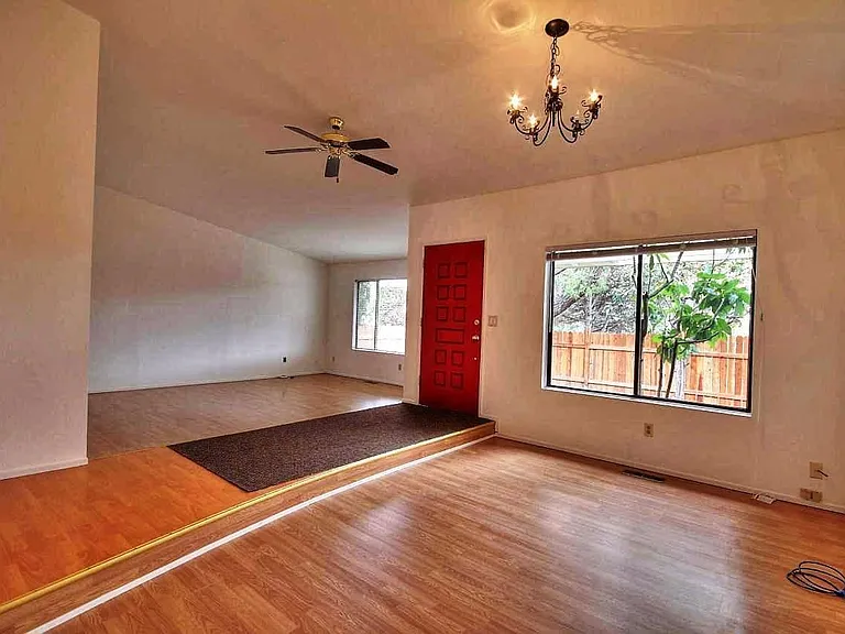 221 San Marin Dr — Photo 4