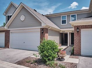 527 Silverton Dr, Grayslake, IL 60030