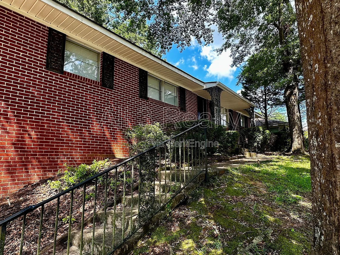 3 bed, 2.0 bath, 1989 sqft, $1,195 — Photo 3
