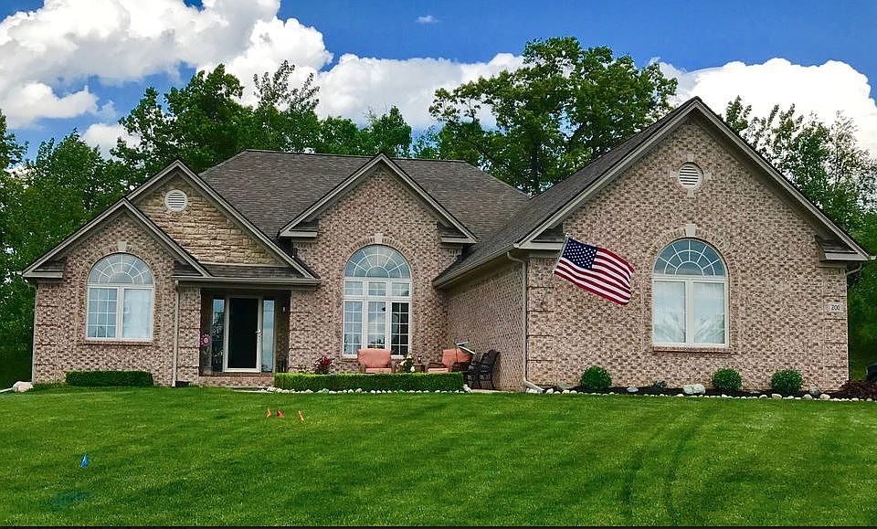 1st image of 200 Willow Lake Dr