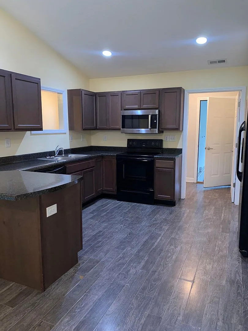 Four Bedroom 2 Bath Home — Photo 4