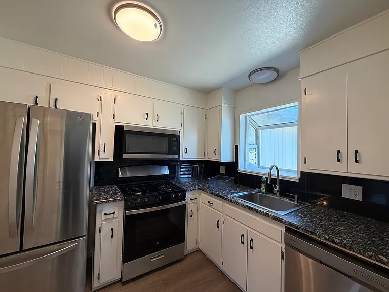 5005 Maiden Ln — Photo 4
